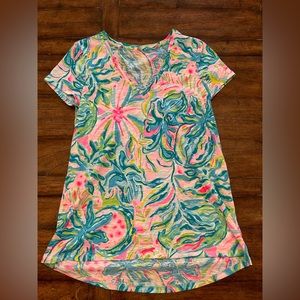 **SOLD ON FACEBOOK*** EEUC XS Lilly Pulitzer Etta Tshirt